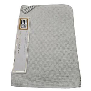 White Silver Checked Woven Placemats Set Of 8 Madison Studio 13x9" NEW Shimmery